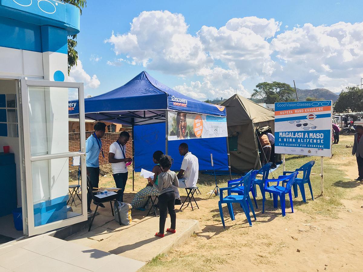 Blauer Zeltpavillon von GoodVision Malawi