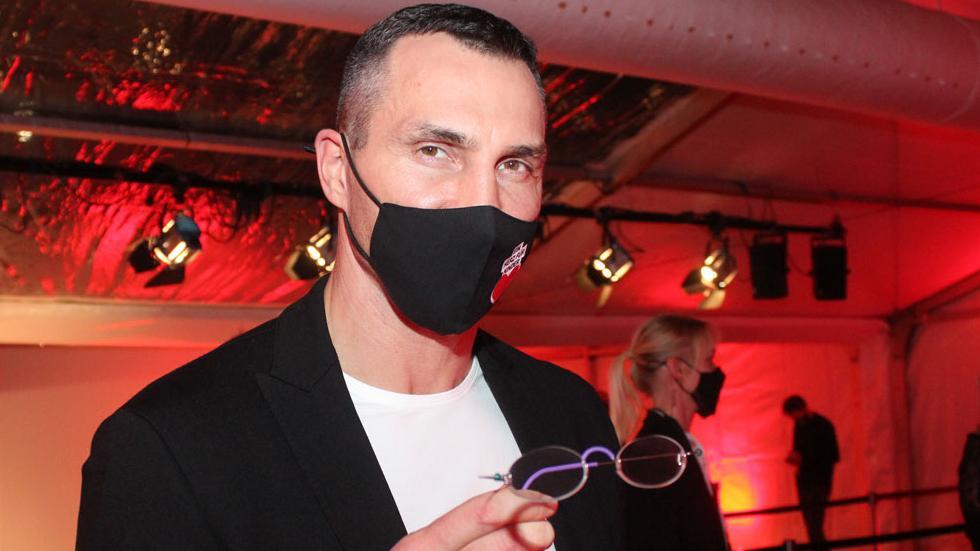 Wladimir Klitschko holds a pair of OneDollarGlasses