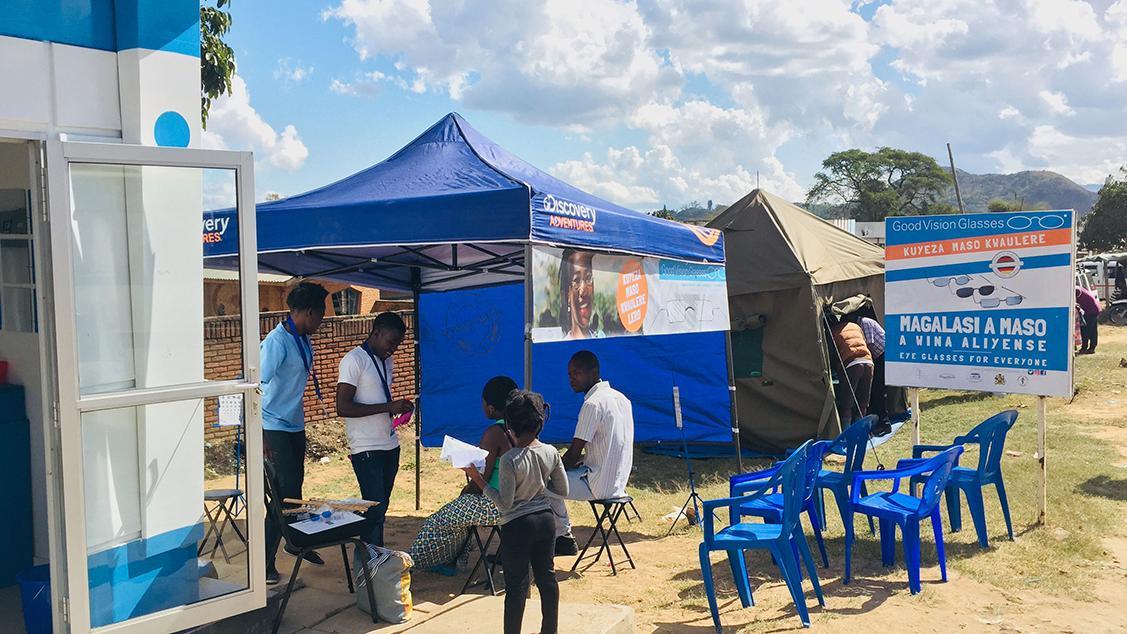 Blauer Zeltpavillon von GoodVision Malawi