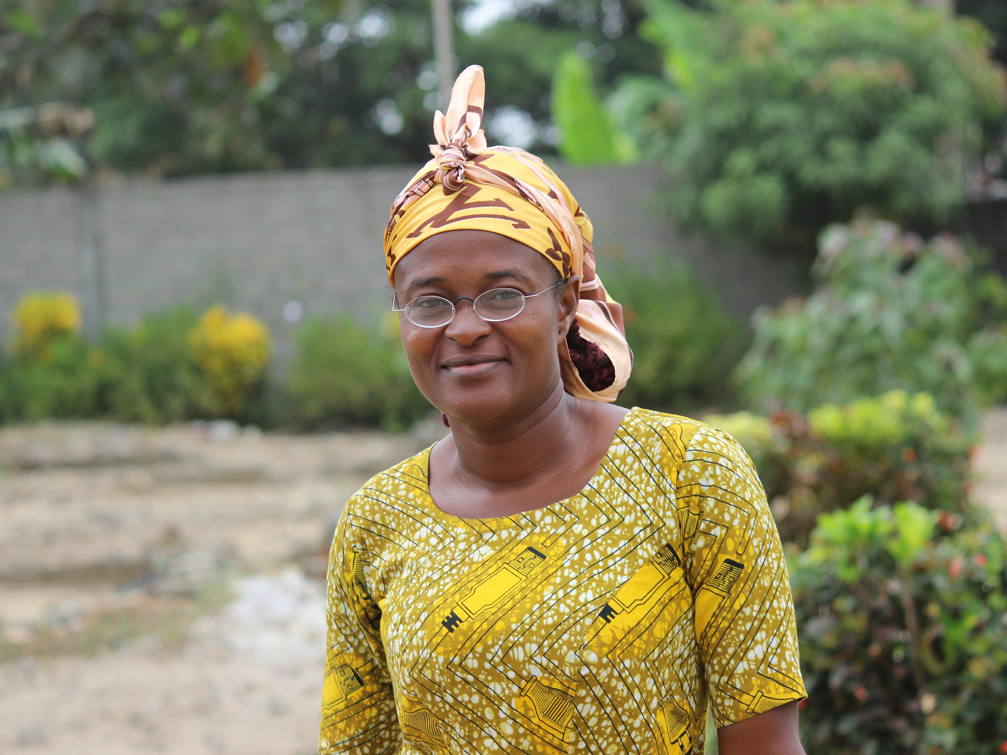 Frau aus Liberia in traditioneller Kleidung